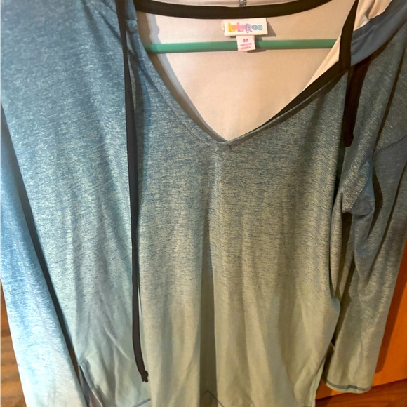 Worn ONE time, perfect condition, LuLaRoe Amber style sweatshirt - Picture 1 of 3